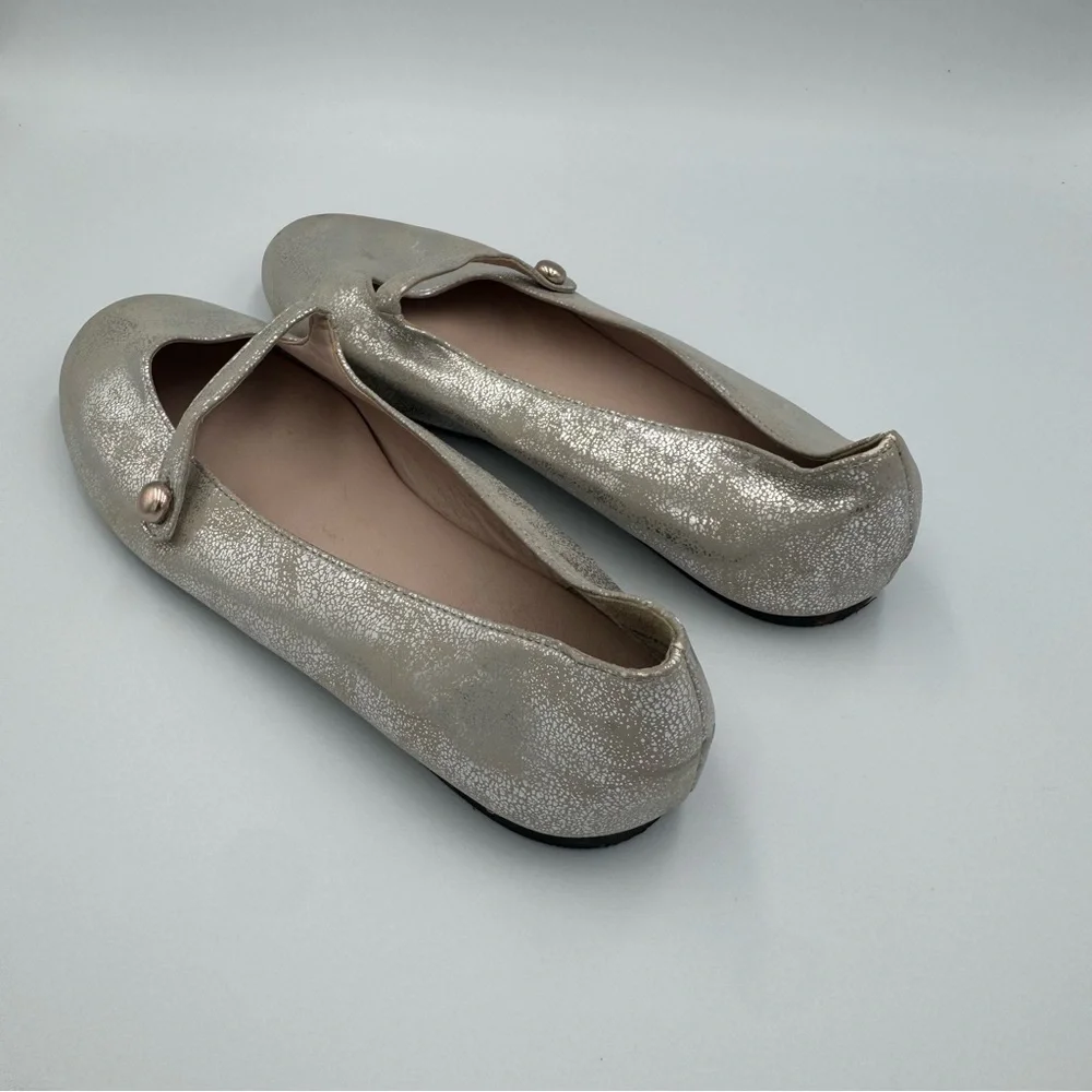 Ruby & Bloom Gold Shimmer Flat Shoes.  Size 4.5